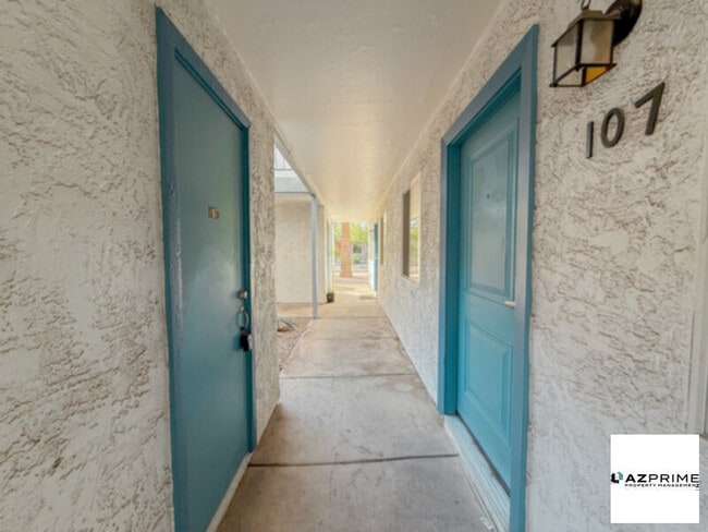 Photo - FREE FIRST MONTH'S RENT MOVE IN SPECIAL! Inviting 2/1 Phoenix Apartment with Modern Comforts!