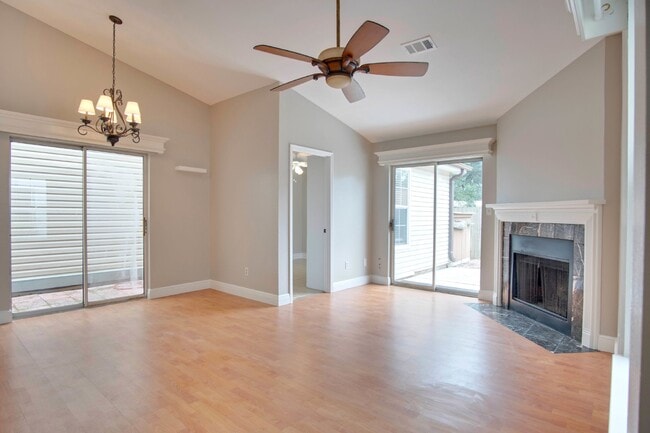 Photo - Beautiful 2-Bedroom, 2-Bath Duplex Near Ho...