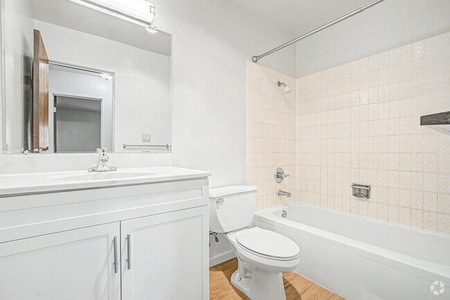 2BR, 1BA - 850SF - Bathroom
