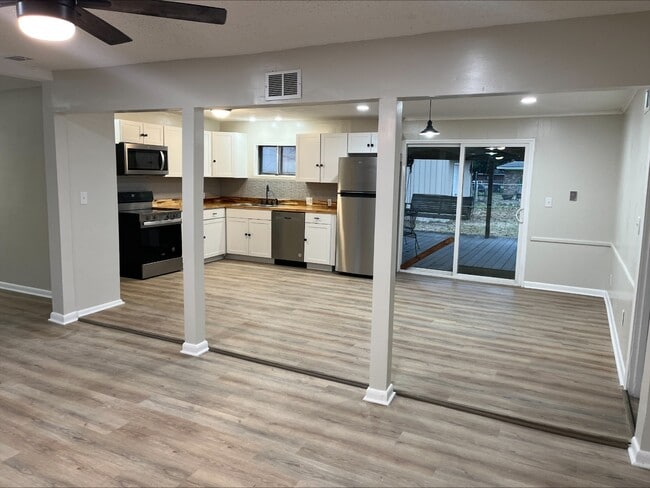 Photo - 708 Cottonwood Dr