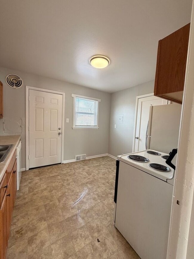 Photo - 2 Bed Apartment right next to Patty Jewett Golf Course