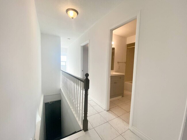 Photo - 195 Blackthorn Ave Unit 3