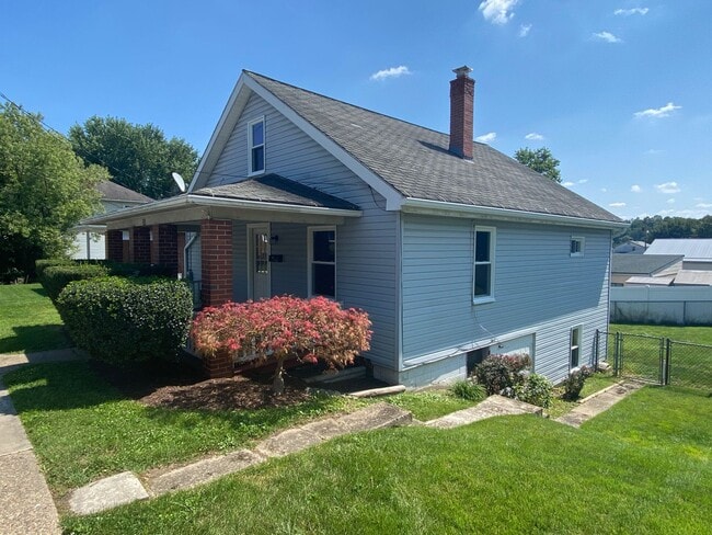 4 Bedroom / 1 Bath Home For Rent! - 4 Bedroom / 1 Bath Home For Rent!
