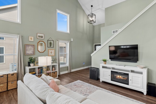 Photo - 534 Sudbury Cir