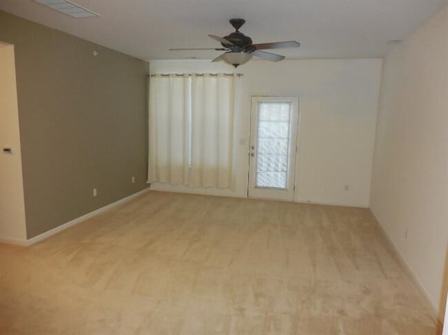 Photo - 824 W Summerfield Gln Cir