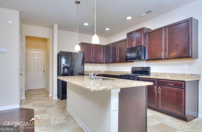 Photo - 565 Dasheill Ln