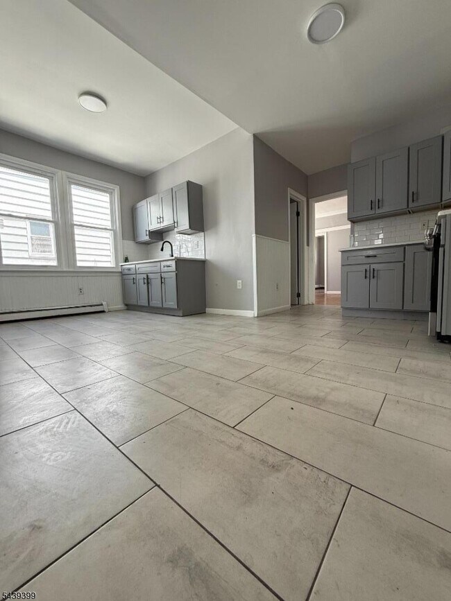 172 N 10th St Unit 2