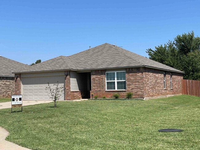 Building Photo - 3405 SE 94th St