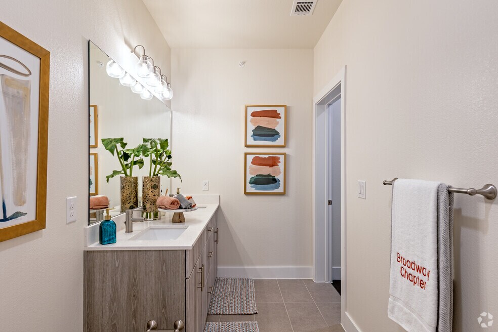 1BR, 1BA - 711SF - Bathroom