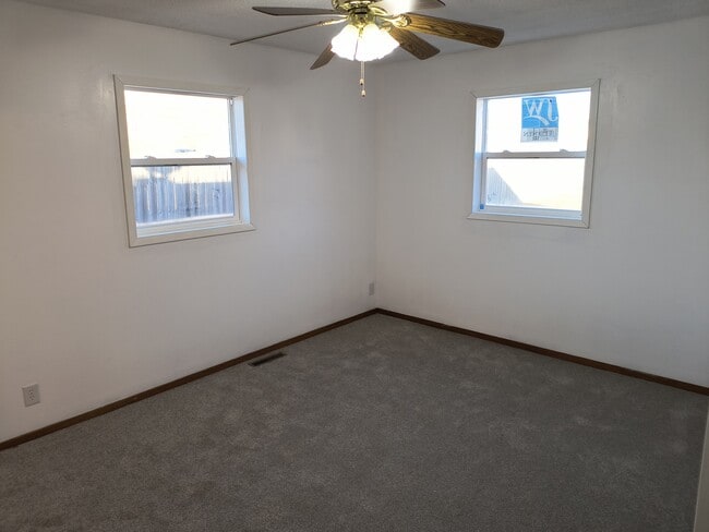 Master Bedroom - 444 Sunnyslope Ct N