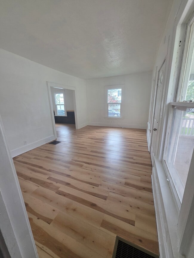 Photo - 1063 W 12th St
