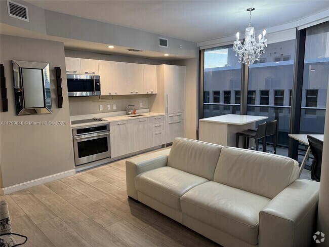 Building Photo - 55 SW 9th St Unit 2808 Rental