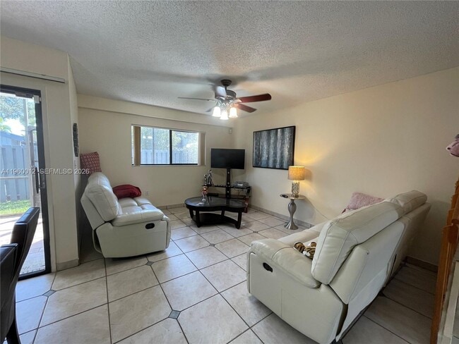 Photo - 1422 Amanda St