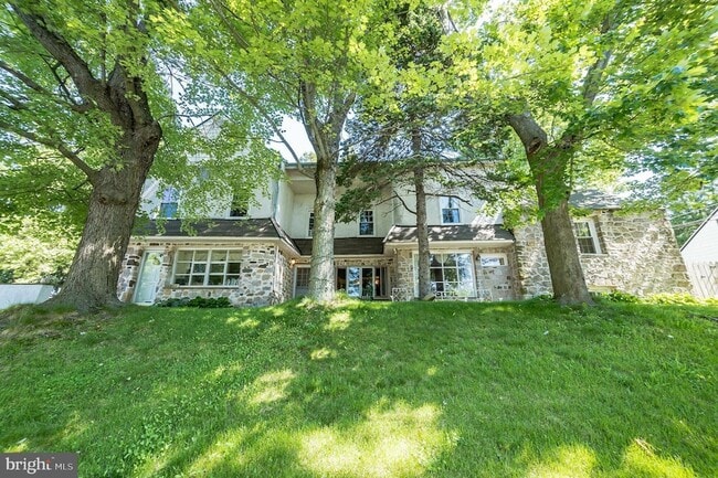 Photo - 800-2-802 E Cathedral Rd