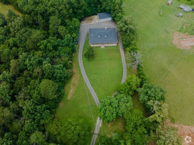 Building Photo - Spacious 3-Bedroom home with Wrap-Around P...