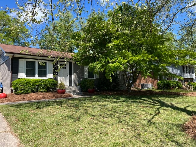 Building Photo - 901 James St