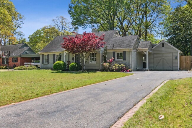 Photo - 5 bedroom 3 bathroom with over 3,500 square feet in East Memphis near Walnut Grove and Perkins