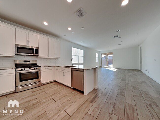 Photo - 19353 W Elm St