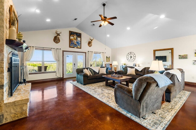Building Photo - 359 Sagebiel Ranch Rd Rental