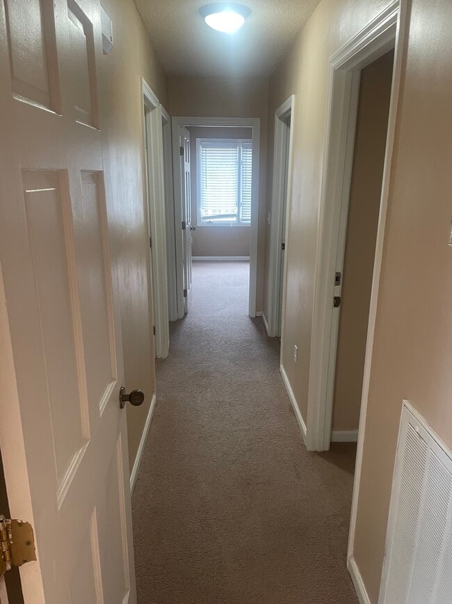 Photo - 129 Dutch Island Dr