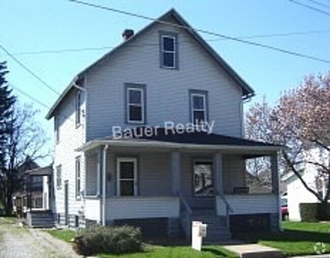 Building Photo - Spacious Four Bedroom Home