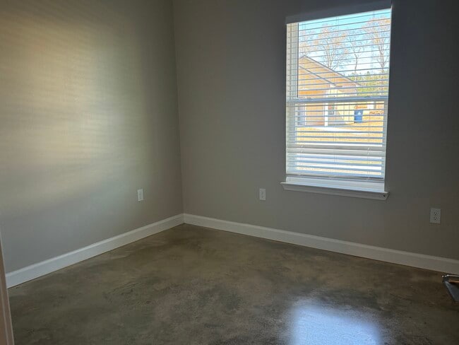 Photo - 114 Rodeo Ln