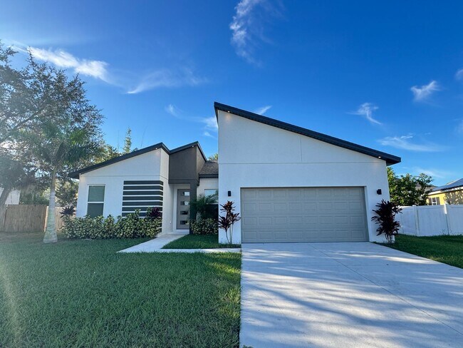 Building Photo - BEAUTIFUL 4 Bedroom, 2 Bathroom BRAND NEW ...
