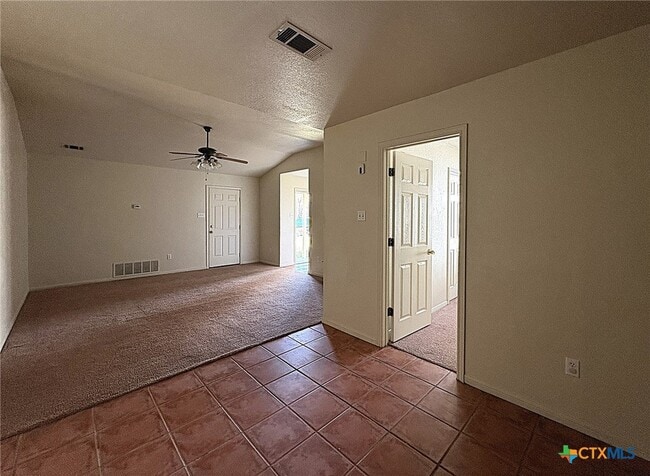 Photo - 1002 W Avenue B