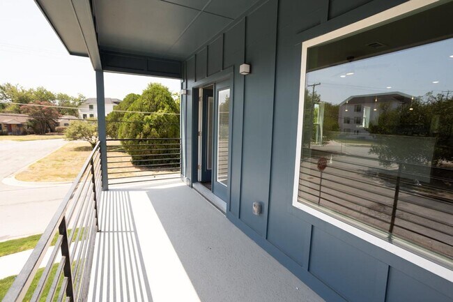 Photo - 3224 Forest Park Blvd Unidad 2027