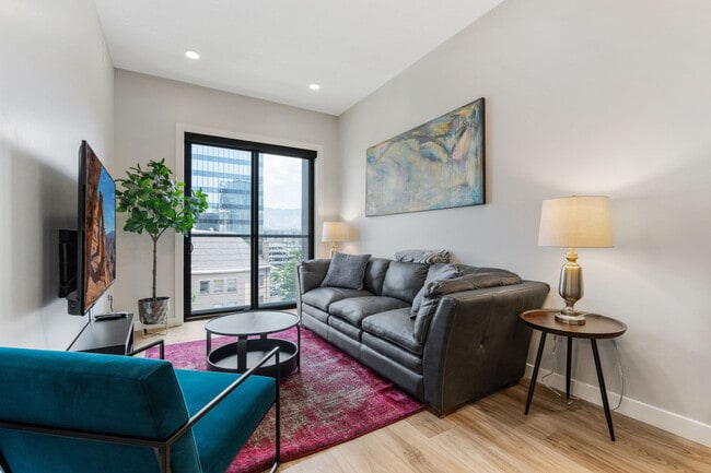 Building Photo - Q477RM Salt Lk Unit ID1268540P Rental