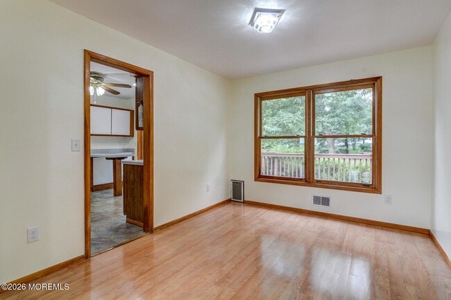 195 Edgemere Ct