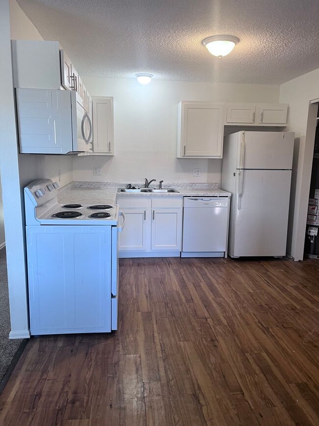 127 W 45th St Unit A