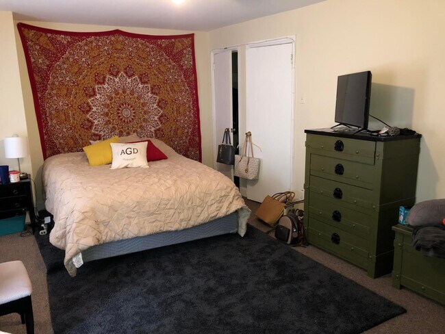 Photo - 378 Shurs Ln