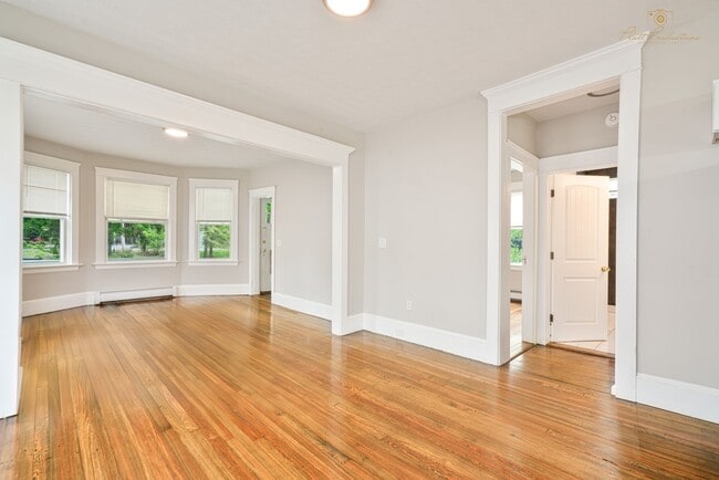 Photo - Completely renovated studio with all utils included AVAILABLE 6/1/2026 Unidad #3