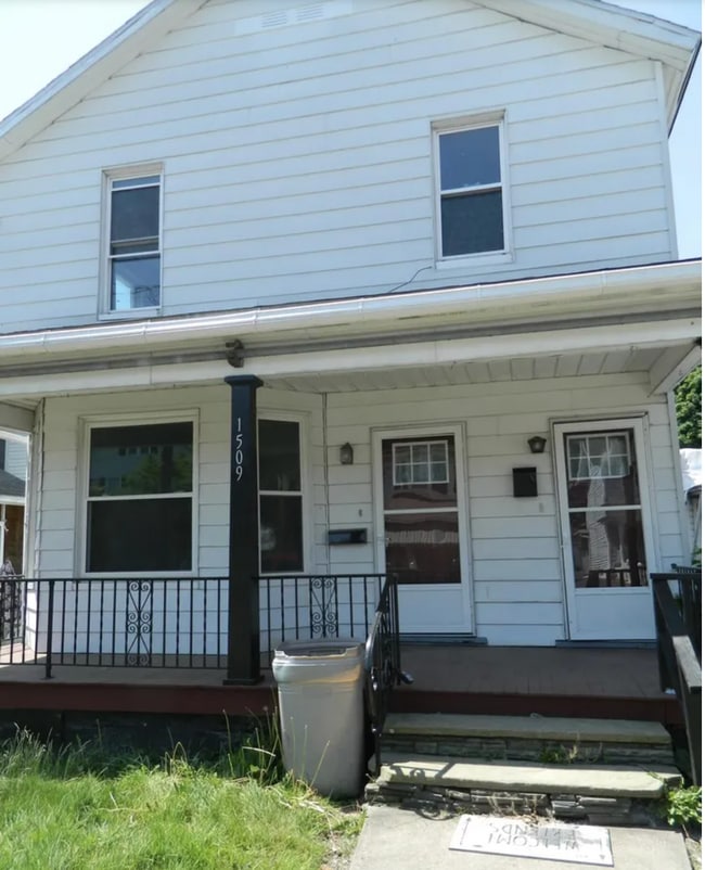 Building Photo - 1509 Price St Unit Lower Rental
