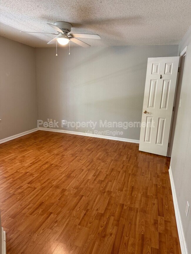 Photo - 9411 Links Ln Unidad M