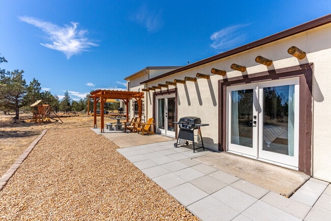 Photo - 4455 NE Vaughn Ave Unidad The Prancing Peacock