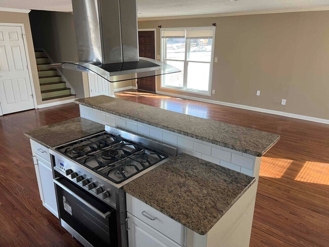 Photo - 12202 Greenleaf Dr SE