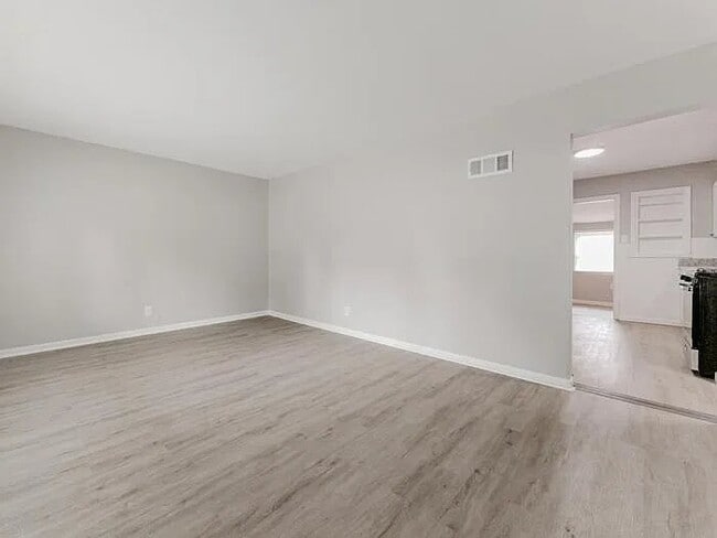 Photo - 6818 Eisele St