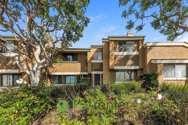 Building Photo - Exclusive Newport Terrace Condos - Trails to the Beach!