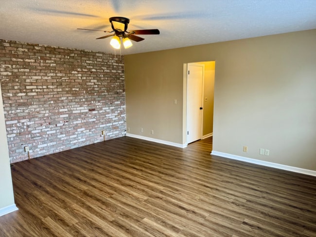 Building Photo - 515 Monroe Ave Unit 3