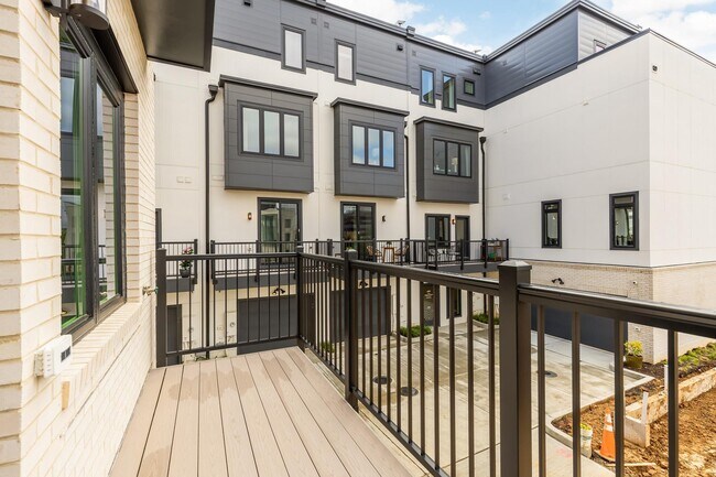 Photo - 39 Lower Service Ct NW