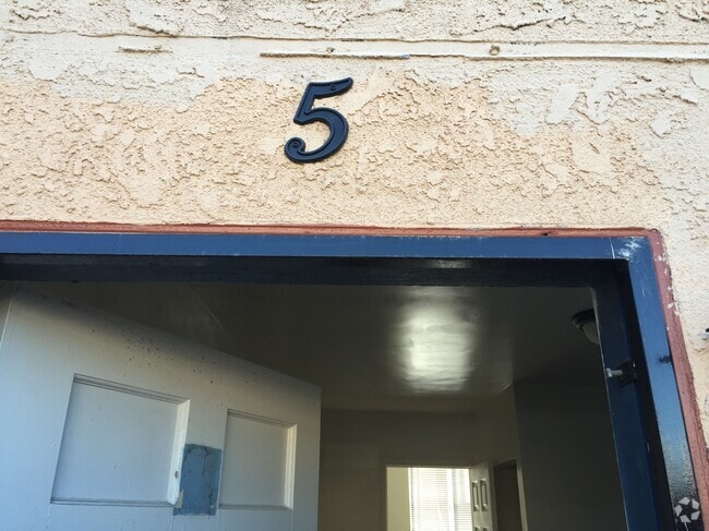 Building Photo - 7404 S Western Ave Rental