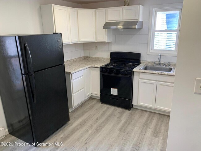 Photo - 404 Railroad Ave
