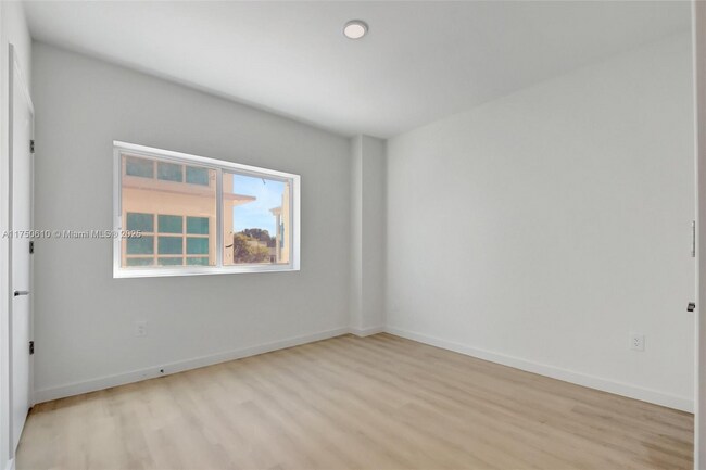 Photo - 1715 N Dixie Hwy Unit 2219