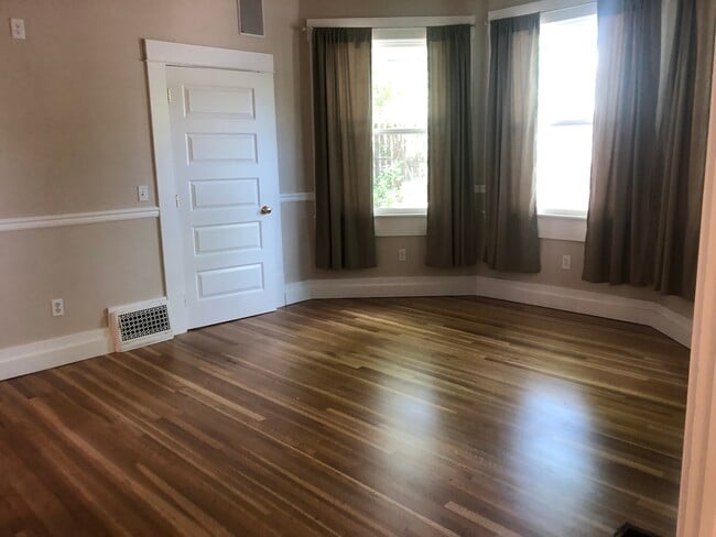 Photo - 635 NE Opal St