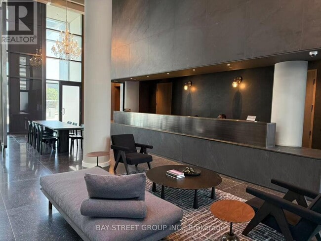 Photo - 28 Interchange Wy Unité 4108