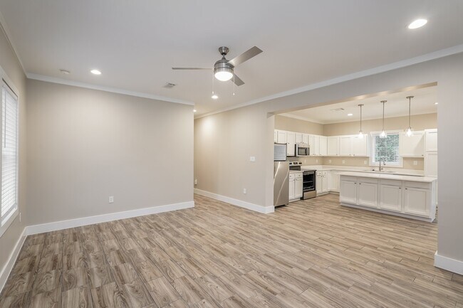 Photo - 9330 Crestview Dr