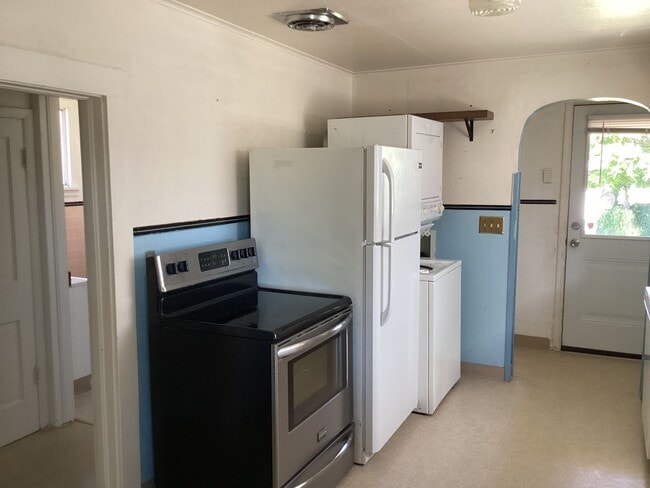 Photo - Charming 2BR Home with Spacious Yard, Detached Garage & Garden Oasis Unidad A