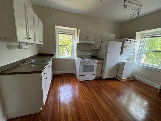 Building Photo - 26 Ayrault St